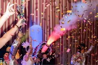 ALQUILER PISTOLA CO2 y CONFETI PARA BODAS Y EVENTO