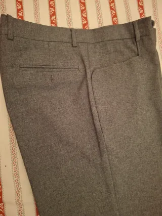 Pantalón de vestir gris nuevo. Talla Xl Gris claro