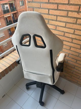 Silla de escritorio gaming beige y blanca