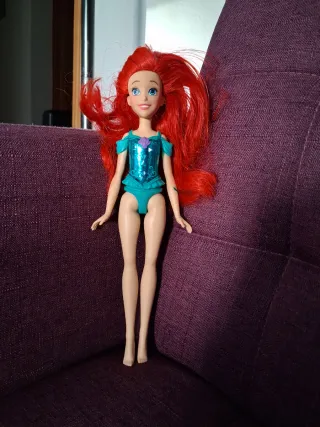 Muñeca Barbie Disney y otras