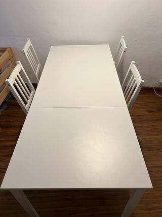 Mesa extensible Vihals Ikea blanca + 4 sillas