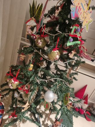 Árbol de Navidad decorado,