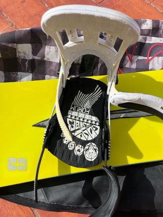 Tabla Snowboard con Fijaciones Forum