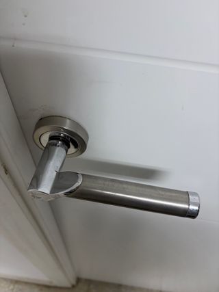 Puerta blanca interior