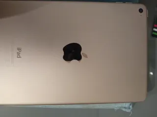 iPad Mini 4 A1538 con funda azul