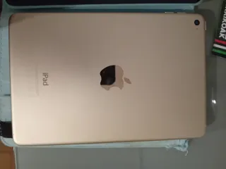 iPad Mini 4 A1538 con funda azul