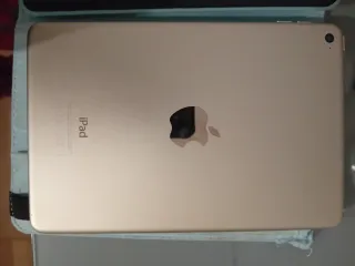 iPad Mini 4 A1538 con funda azul