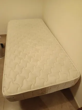 Base de cama somier metálico y madera