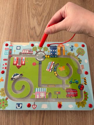 Juego magnético de laberinto infantil