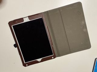 Ipad AIR incluye FundaMarrón.