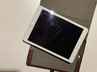Ipad AIR incluye FundaMarrón.