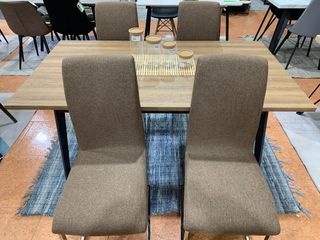 Conjunto mesa comedor y 4 sillas