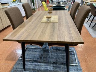 Mesa comedor + 4 sillas