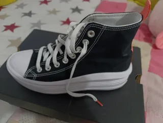 Zapatillas Converse Negras y Blancas