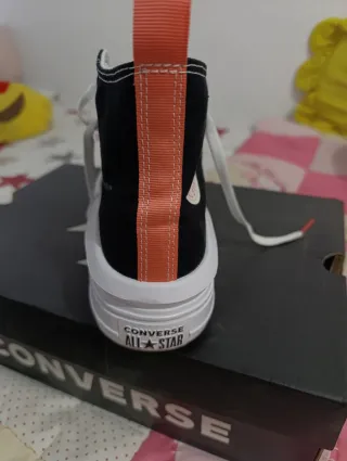 Zapatillas Converse Negras y Blancas