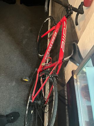 Bicicleta de carretera roja