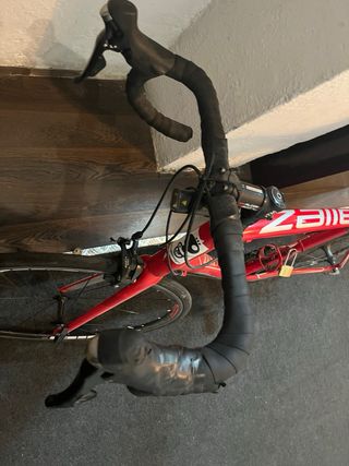 Bicicleta de carretera roja