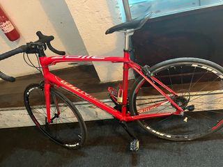 Bicicleta de carretera roja