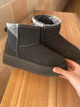Botines UGG negros plataforma.