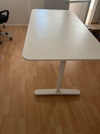 Mesa de oficina blanca
