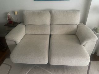 Sofá de 2 cuerpos en tela beige