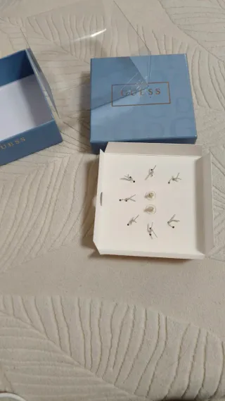 Conjunto Guess Pulsera  Pendientes color oro