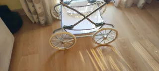 Carro de bebé con accesorios