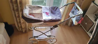 Carro de bebé con accesorios