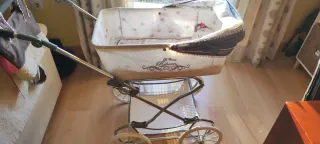 Carro de bebé con accesorios