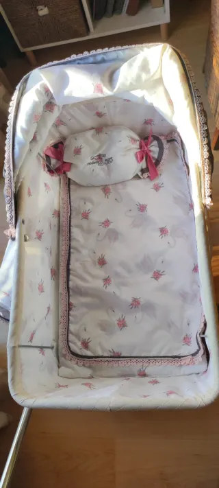 Carro de bebé con accesorios