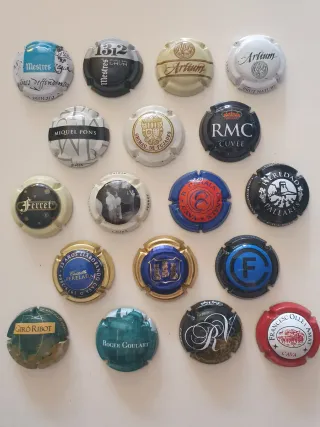 18 Chapas de Cava Colección Variada