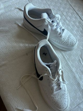 Zapatillas Nike Blancas uso 3 veces por una niña