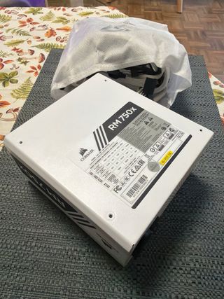 Corsair RM750x Fuente de Alimentación Blanca