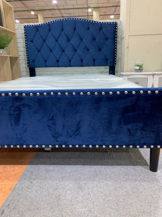Cama capitoné azul con colchón 135*190 cm