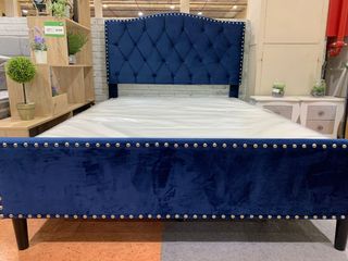 Cama capitoné azul con colchón 135*190 cm