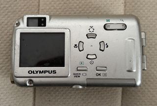 Cámara Olympus Plata 300 D