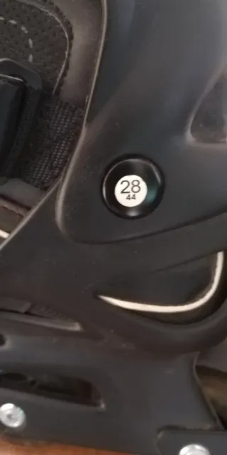 Patines en línea negros + protecciones