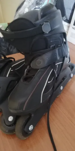 Patines en línea negros + protecciones