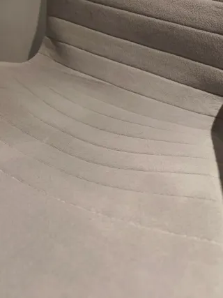 Silla de oficina gris y plateada