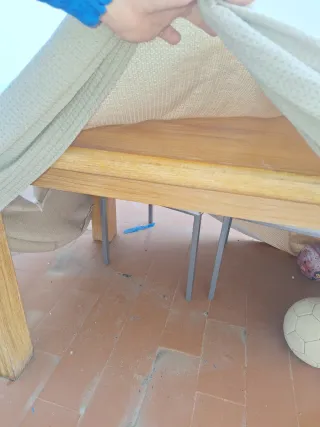 Mesa de madera maciza para exterior/interior.