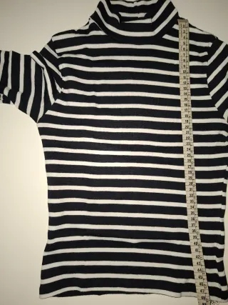 Camiseta de rayas cuello alto