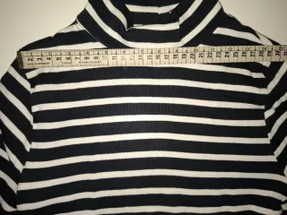 Camiseta de rayas cuello alto