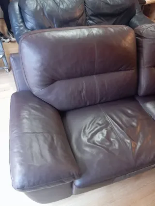 Sofá polipiel marrón estructura