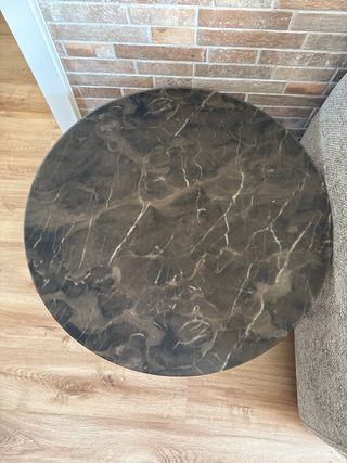 Mesa redonda estilo mármol y metal