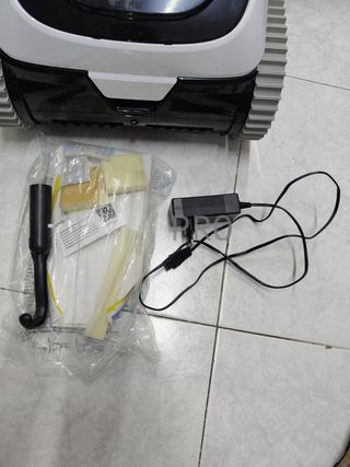 Robot limpiafondos de piscina WYBOT C1