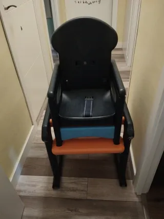 Trona infantil naranja y negra