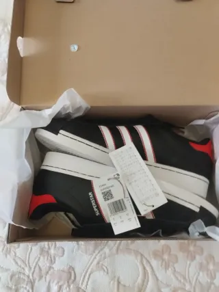 Adidas Superstar Talla 43.5, nuevas con etiquetas