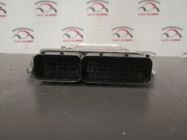 Centralita Motor UCE Volkswagen Touareg TDI