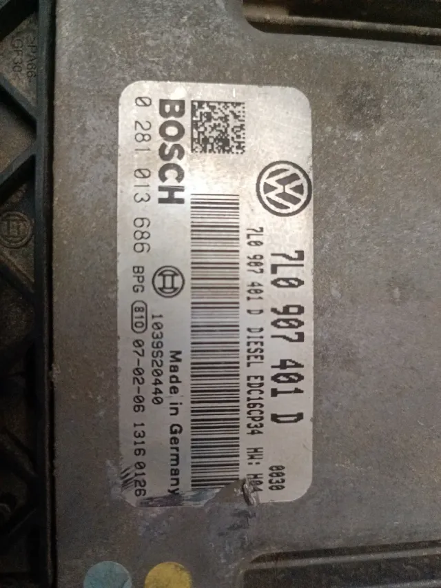 Centralita Motor UCE Volkswagen Touareg TDI