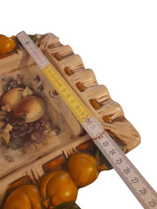 Piatto da portata decorato con frutta